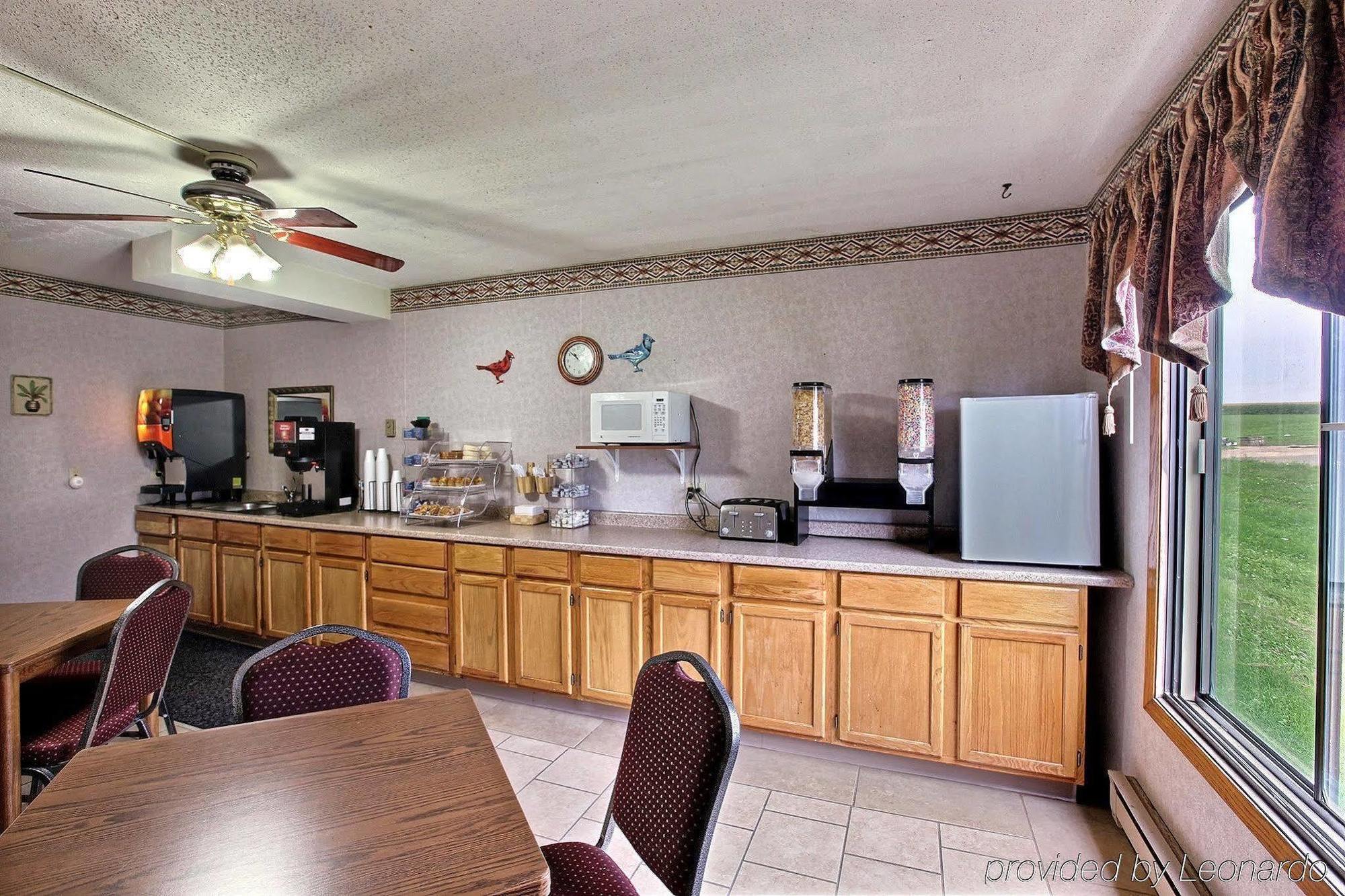 โรดเวย์ อินน์ Fergus Falls ร้านอาหาร รูปภาพ
